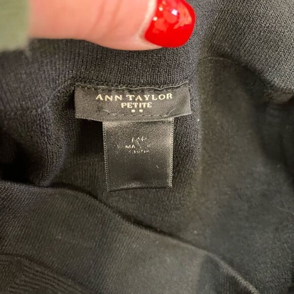 Ann Taylor Black Texture Stretch Pull On Circle Skirt sz 14P - Picture 4 of 4